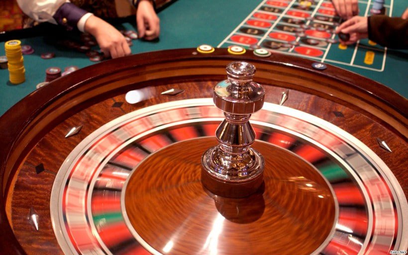 eeejl platform overview showing sports and casino game categories on mobile